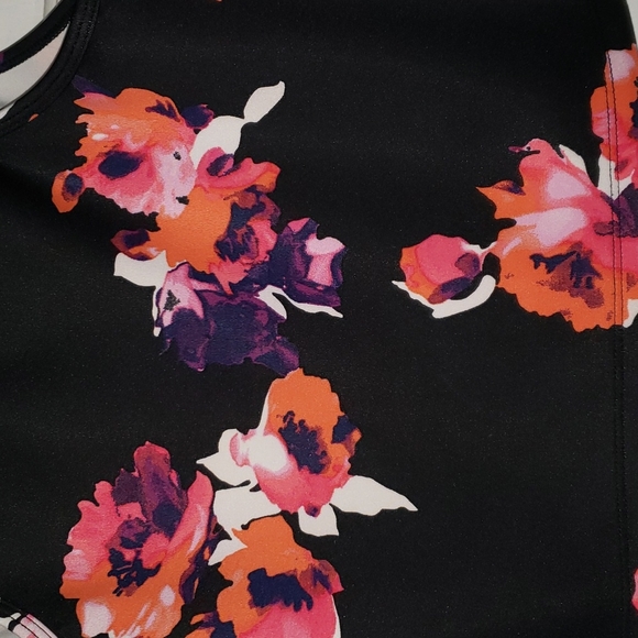 Decree Black Floral Crop Top Size M - Picture 4 of 9
